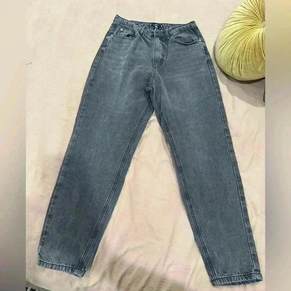 riot
highrise mom jean
US 4R